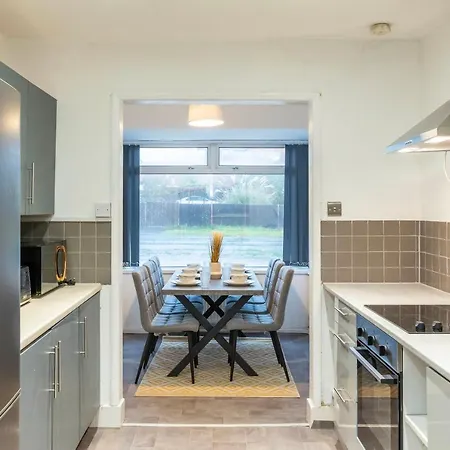 Beautiful 3-bed House In Bristol
