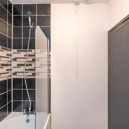 Semesterbostad Beautiful 3-bed House In *